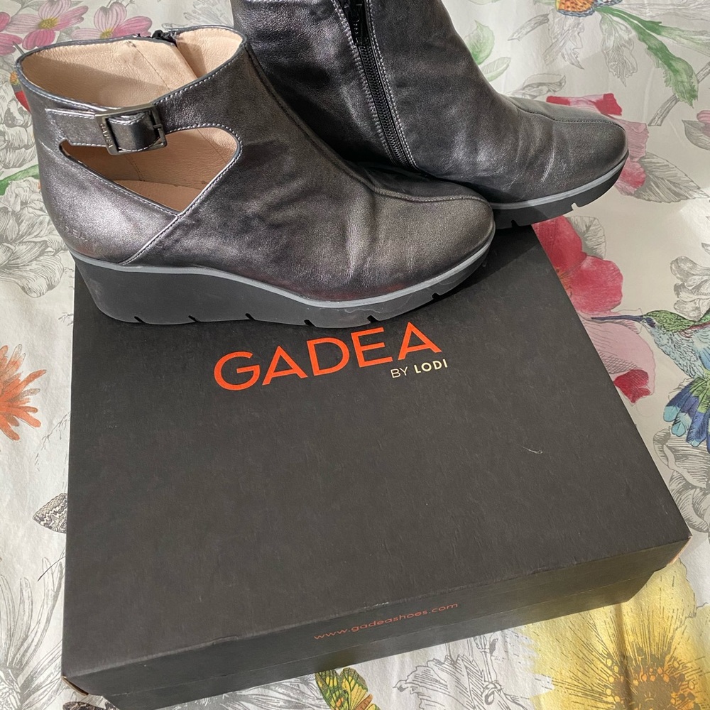 Gadea Wedge Heeled Booties - Picture 3 of 3